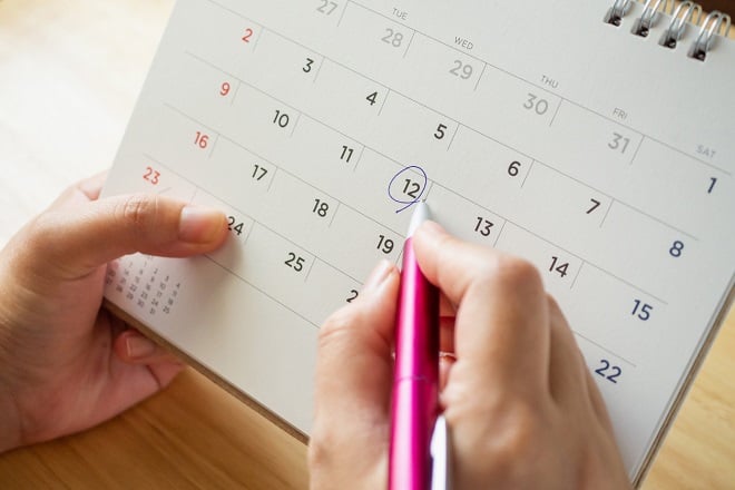 calendrier avec une date entourée au stylo