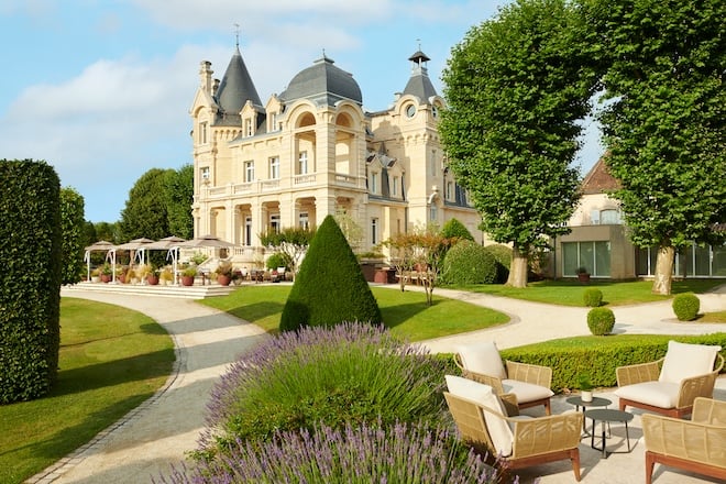 façade et jardins du Château-Hôtel Grand Barrail