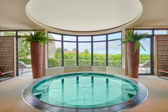 bain à remous du Château-Hôtel Grand Barrail