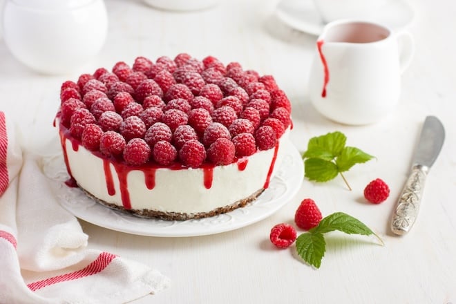 cheesecake aux framboises avec coulis