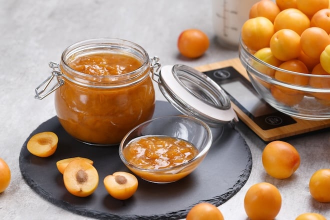 pot de compote aux mirabelles