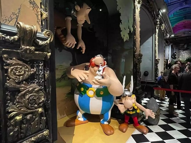 les statues de cire d'Obélix, Astérix et Idéfix au musée Grévin