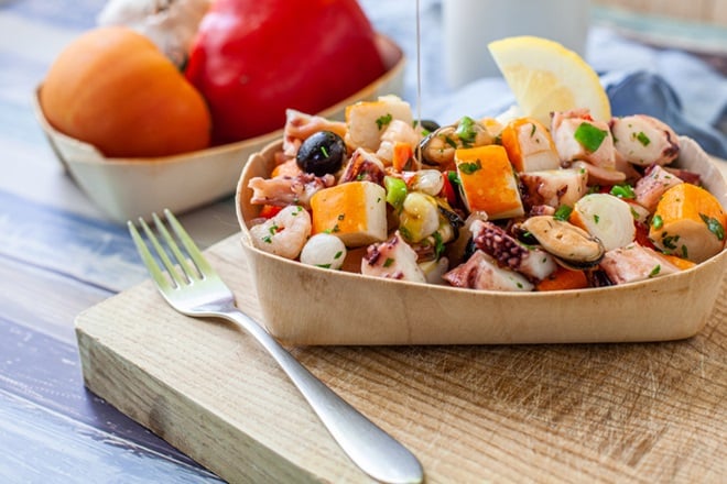 Salade de lentilles aux fruits de mer.