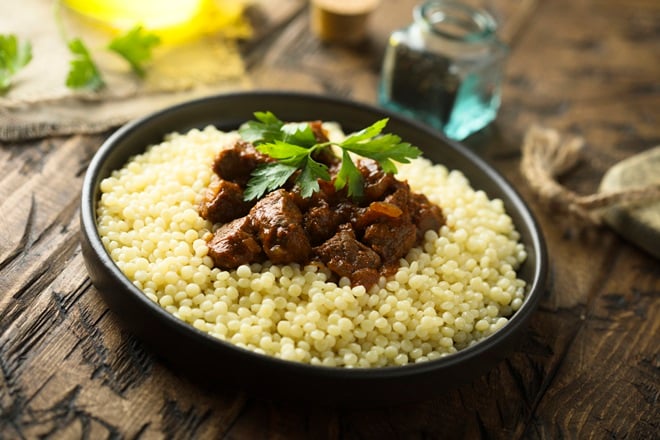 plat de perles de blé au boeuf