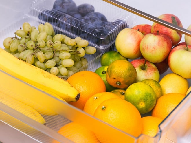 Tiroir de réfirgérateur plein de fruits