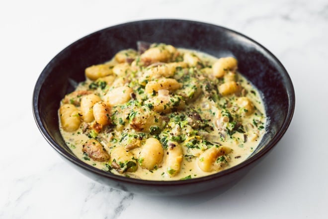 assiette de gnocchis crémeux au poulet