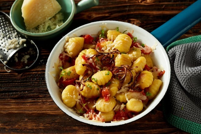 assiette de salade de gnocchis