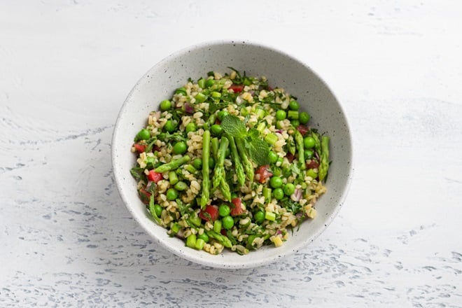 bol de taboulé aux asperges vertes