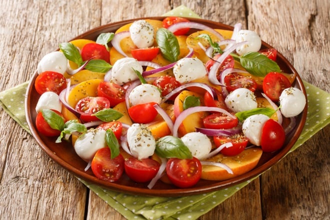 salade peches mozzarella tomates