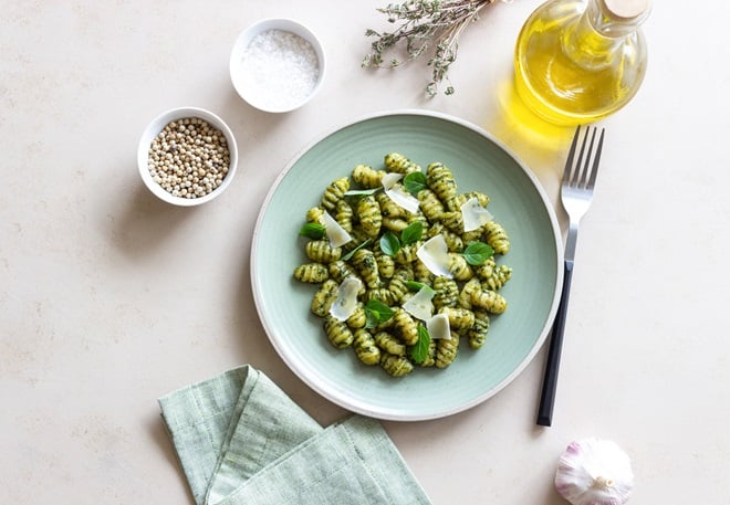 assiette de gnocchis au pesto