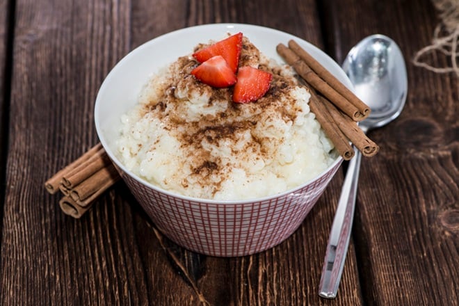 riz au lait, cannelle et fraises