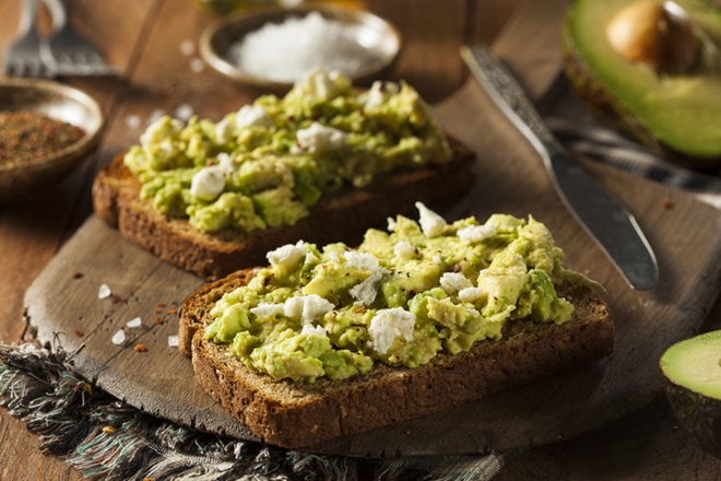 toast de guacamole à la feta