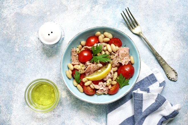 salade de thon, haricots blancs et tomates