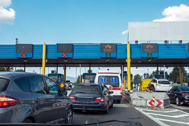 file d'attente devant un péage