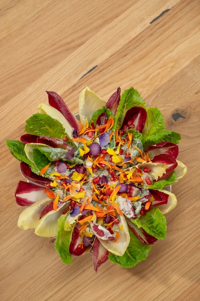 salade d'endives et fleurs