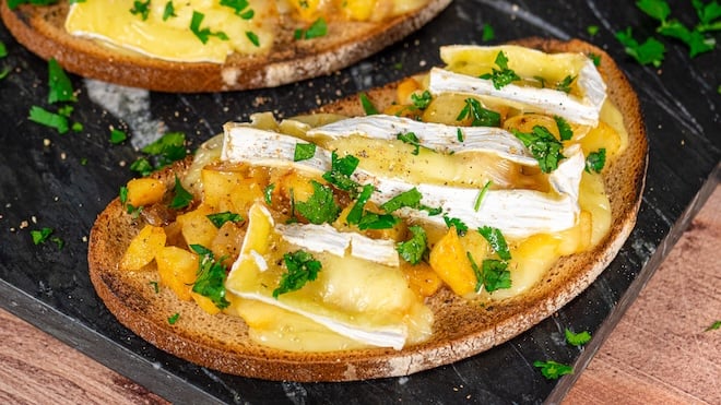 tartines de pommes fondantes au camembert