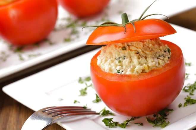 tomate farcie au fromage frais et crabe