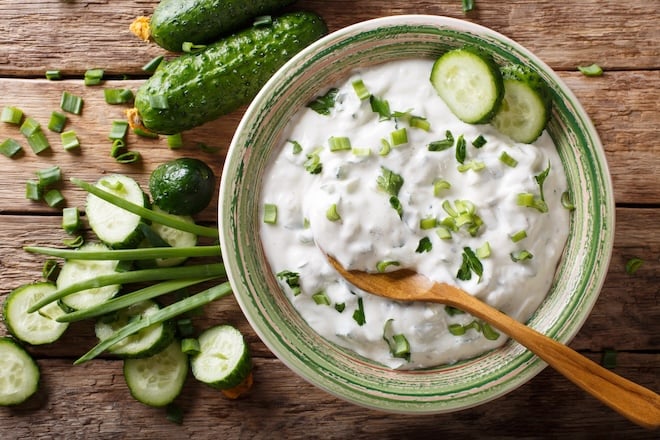 bol de tzatziki de concombre