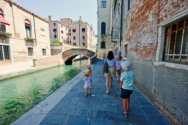 famille en vacances à Venise